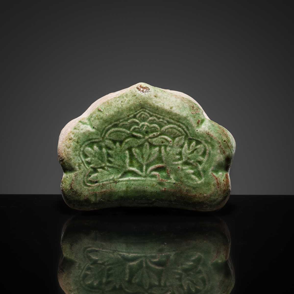 Lot 143 - A CIZHOU RUYI-SHAPED MINIATURE PILLOW, 10TH-11TH CENTURY