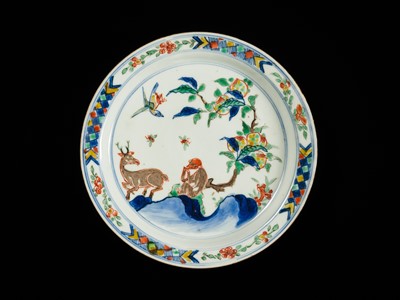 Lot 28 - A WUCAI ‘LONGEVITY’ KOSOMETSUKE DISH, MING DYNASTY, TIANQI-CHONGZHEN PERIOD