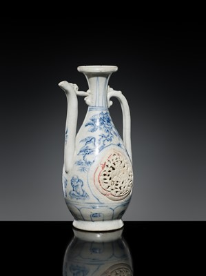 Lot 186 - A RETICULATED BLUE AND WHITE EWER, LÊ DYNASTY, LATE 15TH CENTURY, FROM THE HOI AN HOARD