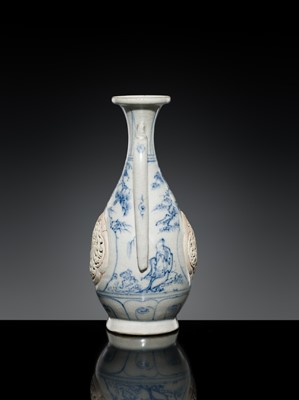 Lot 186 - A RETICULATED BLUE AND WHITE EWER, LÊ DYNASTY, LATE 15TH CENTURY, FROM THE HOI AN HOARD