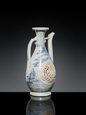 Lot 186 - A RETICULATED BLUE AND WHITE EWER, LÊ DYNASTY, LATE 15TH CENTURY, FROM THE HOI AN HOARD