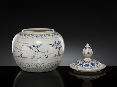 Lot 187 - A BLUE AND WHITE JAR AND COVER, LÊ DYNASTY, LATE 15TH CENTURY, FROM THE HOI AN HOARD
