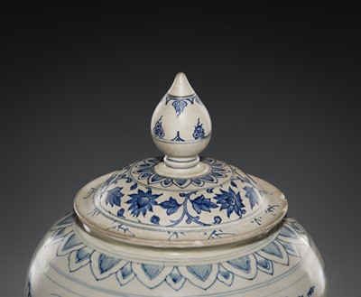 Lot 187 - A BLUE AND WHITE JAR AND COVER, LÊ DYNASTY, LATE 15TH CENTURY, FROM THE HOI AN HOARD
