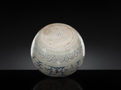 Lot 187 - A BLUE AND WHITE JAR AND COVER, LÊ DYNASTY, LATE 15TH CENTURY, FROM THE HOI AN HOARD