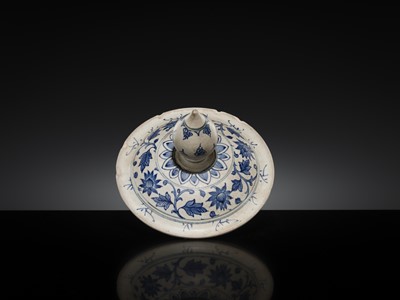 Lot 187 - A BLUE AND WHITE JAR AND COVER, LÊ DYNASTY, LATE 15TH CENTURY, FROM THE HOI AN HOARD