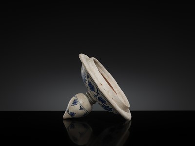 Lot 187 - A BLUE AND WHITE JAR AND COVER, LÊ DYNASTY, LATE 15TH CENTURY, FROM THE HOI AN HOARD