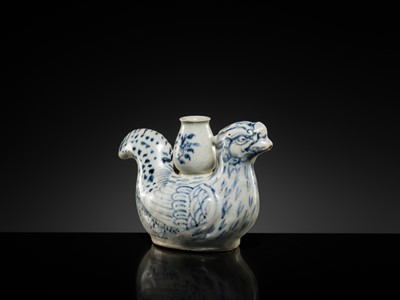 Lot 37 - A BLUE AND WHITE ‘COCKEREL’ EWER, LÊ DYNASTY, LATE 15TH CENTURY, FROM THE HOI AN HOARD