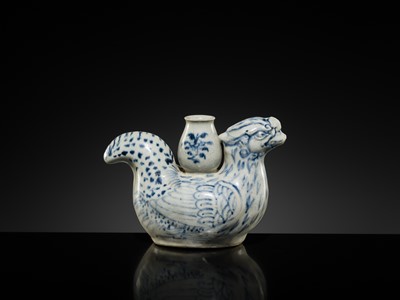 Lot 37 - A BLUE AND WHITE ‘COCKEREL’ EWER, LÊ DYNASTY, LATE 15TH CENTURY, FROM THE HOI AN HOARD
