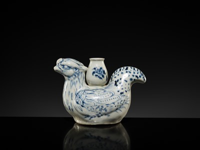 Lot 37 - A BLUE AND WHITE ‘COCKEREL’ EWER, LÊ DYNASTY, LATE 15TH CENTURY, FROM THE HOI AN HOARD