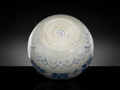 Lot 36 - A BLUE AND WHITE JAR AND COVER, LÊ DYNASTY, LATE 15TH CENTURY, FROM THE HOI AN HOARD