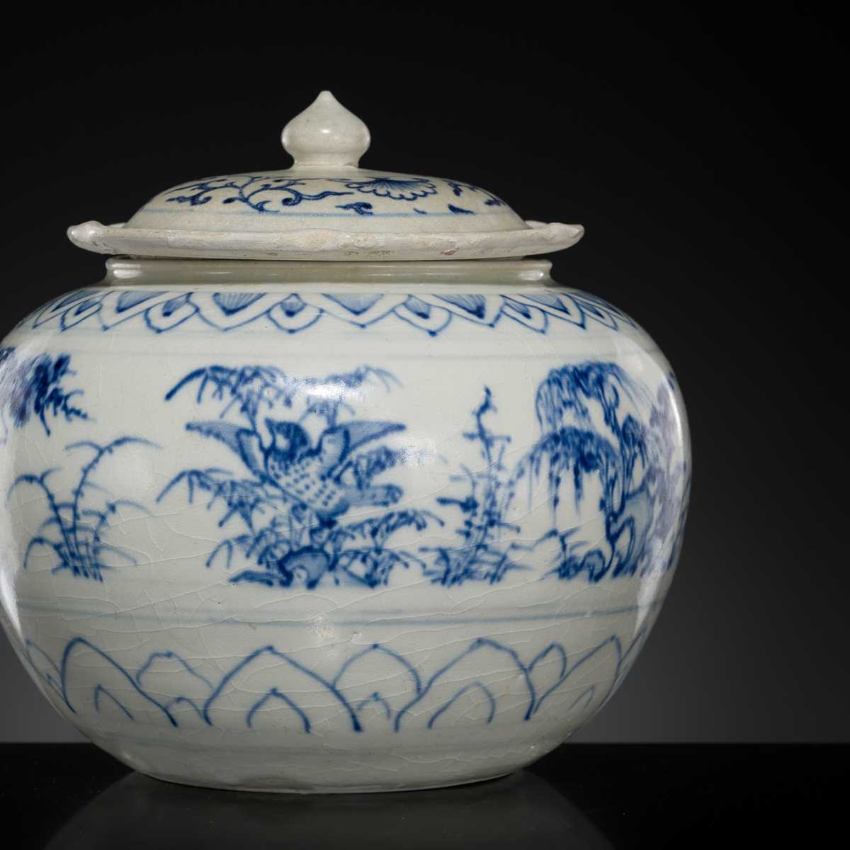 Lot 36 - A BLUE AND WHITE JAR AND COVER, LÊ DYNASTY, LATE 15TH CENTURY, FROM THE HOI AN HOARD