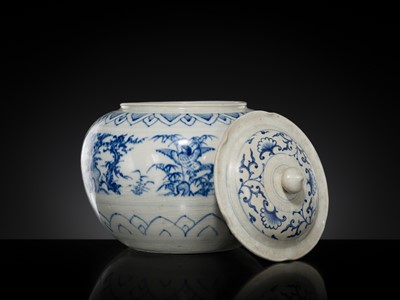 Lot 36 - A BLUE AND WHITE JAR AND COVER, LÊ DYNASTY, LATE 15TH CENTURY, FROM THE HOI AN HOARD