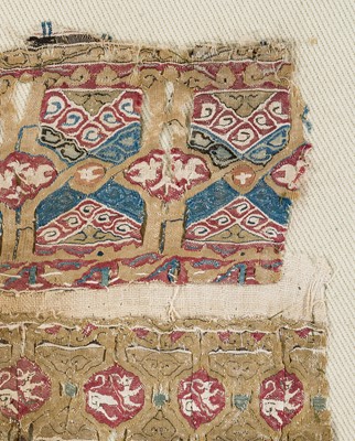 Lot 22 - A TIRAZ FRAGMENT, FATIMID PERIOD, 11TH CENTURY