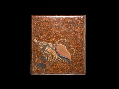 Lot 139 - A FINE SUZURIBAKO (WRITING BOX) DEPICTING A HORAGAI, EDO PERIOD