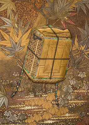 Lot 139 - A FINE SUZURIBAKO (WRITING BOX) DEPICTING A HORAGAI, EDO PERIOD