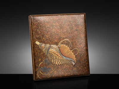 Lot 139 - A FINE SUZURIBAKO (WRITING BOX) DEPICTING A HORAGAI, EDO PERIOD