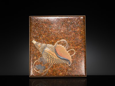 Lot 139 - A FINE SUZURIBAKO (WRITING BOX) DEPICTING A HORAGAI, EDO PERIOD