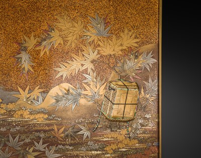 Lot 139 - A FINE SUZURIBAKO (WRITING BOX) DEPICTING A HORAGAI, EDO PERIOD