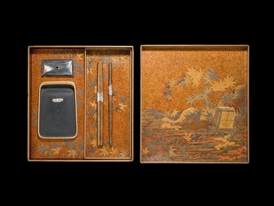 Lot 139 - A FINE SUZURIBAKO (WRITING BOX) DEPICTING A HORAGAI, EDO PERIOD