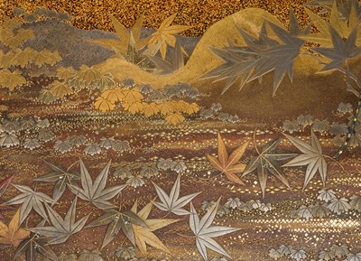 Lot 139 - A FINE SUZURIBAKO (WRITING BOX) DEPICTING A HORAGAI, EDO PERIOD