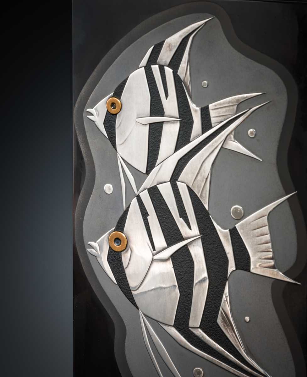 Lot 141 - A FINE METAL-INLAID LACQUER ‘FRESHWATER ANGELFISH’ BOX AND COVER, SHOWA ERA