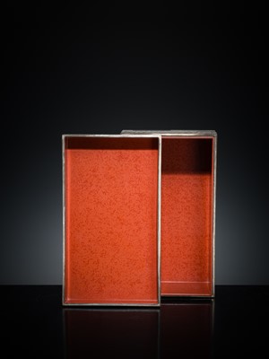 Lot 141 - A FINE METAL-INLAID LACQUER ‘FRESHWATER ANGELFISH’ BOX AND COVER, SHOWA ERA