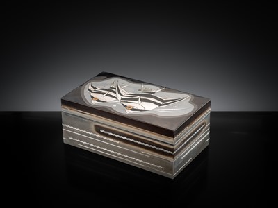 Lot 141 - A FINE METAL-INLAID LACQUER ‘FRESHWATER ANGELFISH’ BOX AND COVER, SHOWA ERA