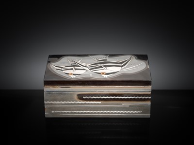 Lot 141 - A FINE METAL-INLAID LACQUER ‘FRESHWATER ANGELFISH’ BOX AND COVER, SHOWA ERA