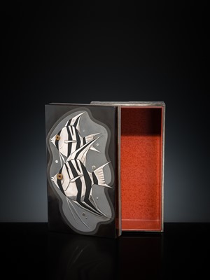 Lot 141 - A FINE METAL-INLAID LACQUER ‘FRESHWATER ANGELFISH’ BOX AND COVER, SHOWA ERA