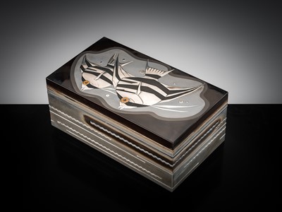 Lot 141 - A FINE METAL-INLAID LACQUER ‘FRESHWATER ANGELFISH’ BOX AND COVER, SHOWA ERA