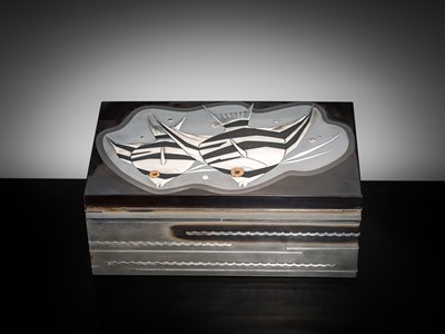 Lot 141 - A FINE METAL-INLAID LACQUER ‘FRESHWATER ANGELFISH’ BOX AND COVER, SHOWA ERA