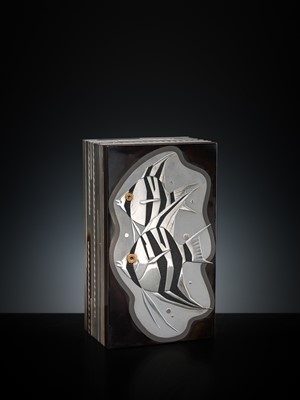 Lot 141 - A FINE METAL-INLAID LACQUER ‘FRESHWATER ANGELFISH’ BOX AND COVER, SHOWA ERA