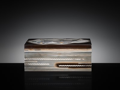 Lot 141 - A FINE METAL-INLAID LACQUER ‘FRESHWATER ANGELFISH’ BOX AND COVER, SHOWA ERA