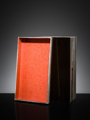 Lot 141 - A FINE METAL-INLAID LACQUER ‘FRESHWATER ANGELFISH’ BOX AND COVER, SHOWA ERA