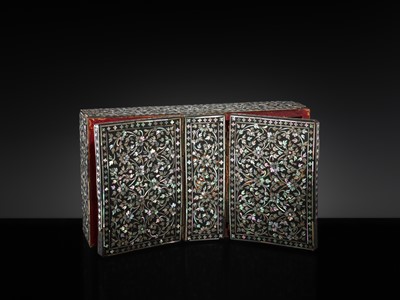 Lot 119 - A MOTHER-OF-PEARL INLAID LACQUER DOUBLE-LIDDED BOX, RATTANAKOSIN PERIOD