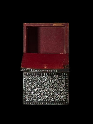 Lot 119 - A MOTHER-OF-PEARL INLAID LACQUER DOUBLE-LIDDED BOX, RATTANAKOSIN PERIOD
