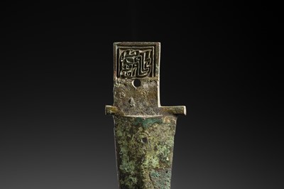 Lot 188 - AN ARCHAIC BRONZE DAGGER AXE, GE, SHANG DYNASTY