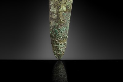 Lot 188 - AN ARCHAIC BRONZE DAGGER AXE, GE, SHANG DYNASTY