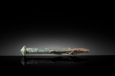 Lot 193 - A BRONZE DAGGER HILT, DIAN KINGDOM, WARRING STATES-WESTERN HAN