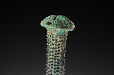 Lot 193 - A BRONZE DAGGER HILT, DIAN KINGDOM, WARRING STATES-WESTERN HAN