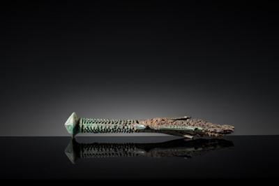 Lot 193 - A BRONZE DAGGER HILT, DIAN KINGDOM, WARRING STATES-WESTERN HAN