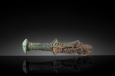 Lot 193 - A BRONZE DAGGER HILT, DIAN KINGDOM, WARRING STATES-WESTERN HAN