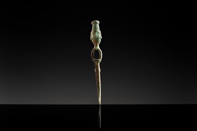 Lot 190 - A RARE BRONZE ‘COURTIER’ AXE-HEAD, WESTERN ZHOU DYNASTY