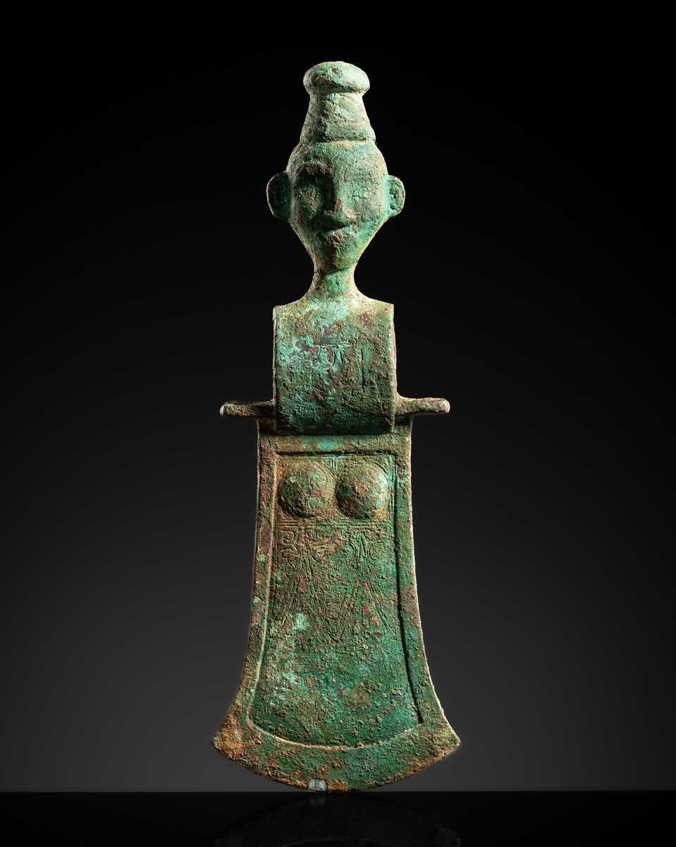 Lot 190 - A RARE BRONZE ‘COURTIER’ AXE-HEAD, WESTERN ZHOU DYNASTY