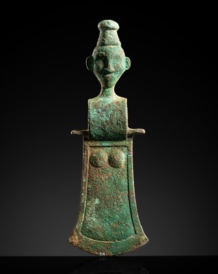 Lot 190 - A RARE BRONZE ‘COURTIER’ AXE-HEAD, WESTERN ZHOU DYNASTY