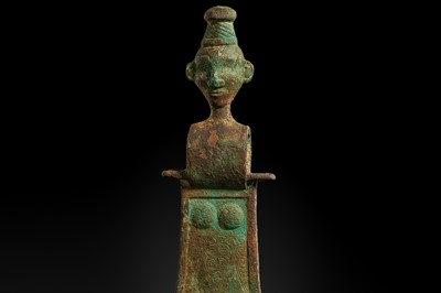 Lot 190 - A RARE BRONZE ‘COURTIER’ AXE-HEAD, WESTERN ZHOU DYNASTY