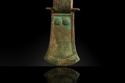 Lot 190 - A RARE BRONZE ‘COURTIER’ AXE-HEAD, WESTERN ZHOU DYNASTY