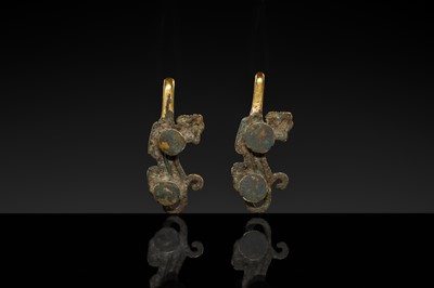 Lot 43 - A RARE PAIR OF GILT-BRONZE ‘TIGER’ GARMENT HOOKS, WESTERN HAN DYNASTY
