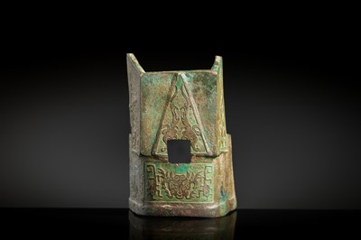 Lot 194 - A BRONZE FITTING, HAN DYNASTY OR EARLIER