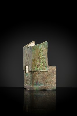 Lot 194 - A BRONZE FITTING, HAN DYNASTY OR EARLIER